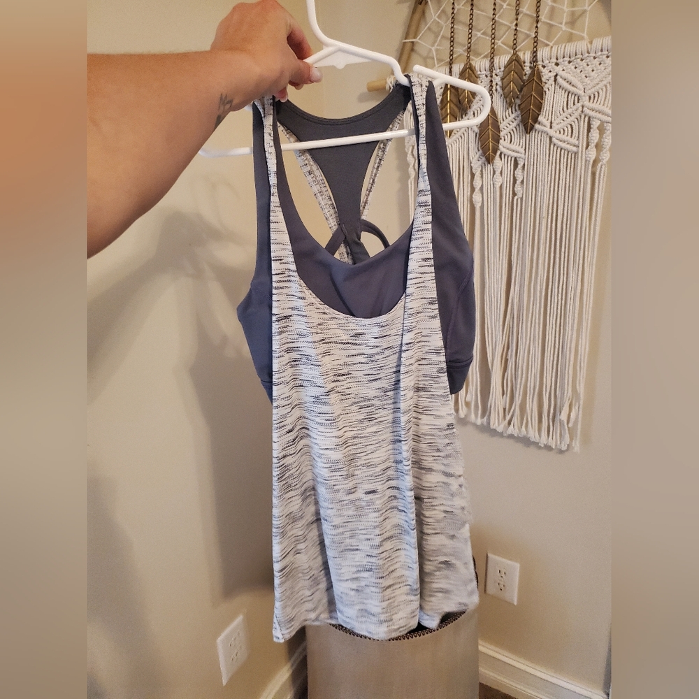 Lululemon twist tank with built in bra